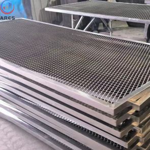 How to install the aluminum expanded metal with L frame?