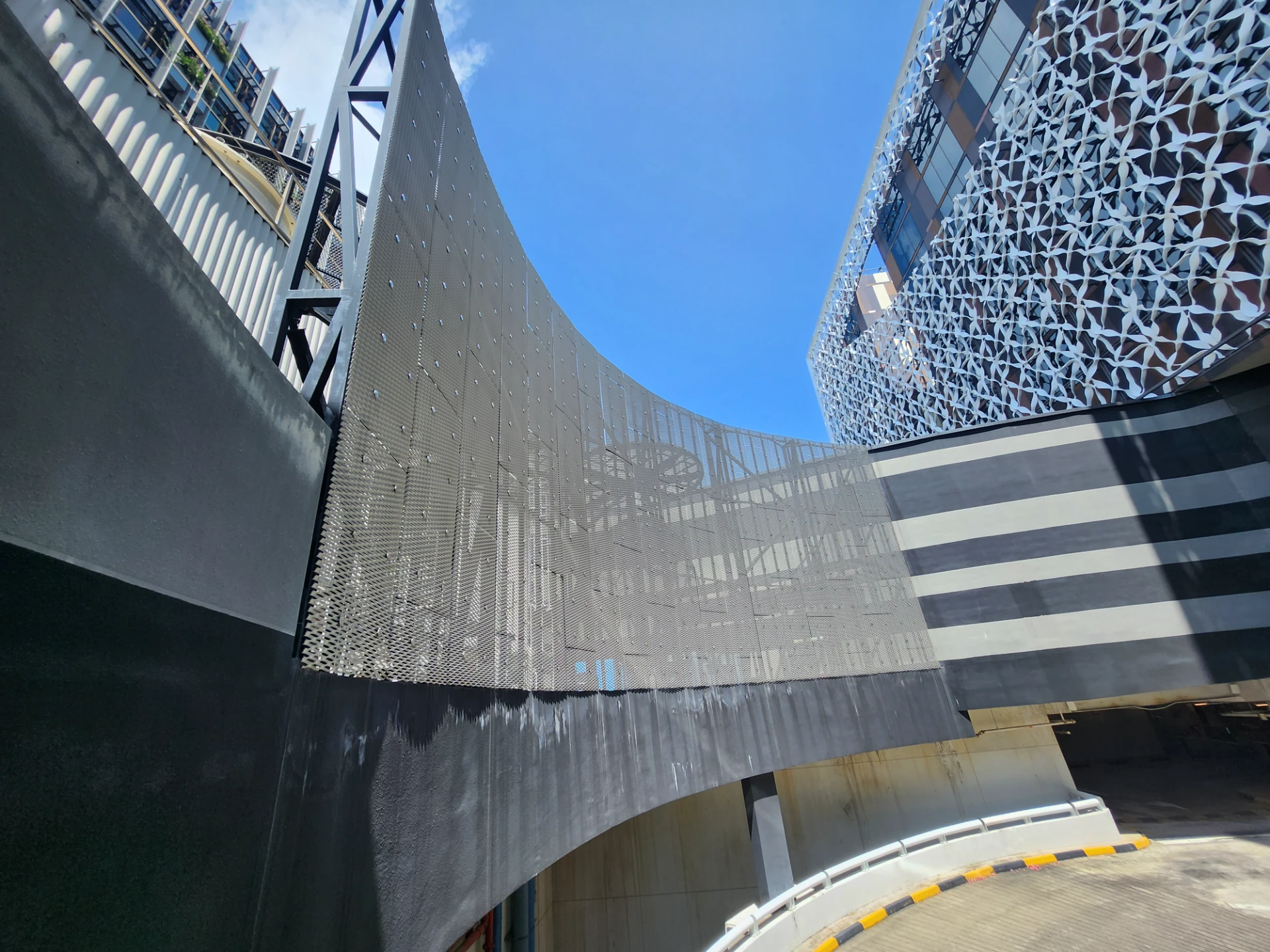 Application of Stainless Expanded Mesh in the Construction Field